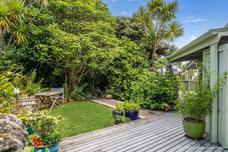 Photo of property in 117 Seaview Road, Piha, New Lynn, 0772