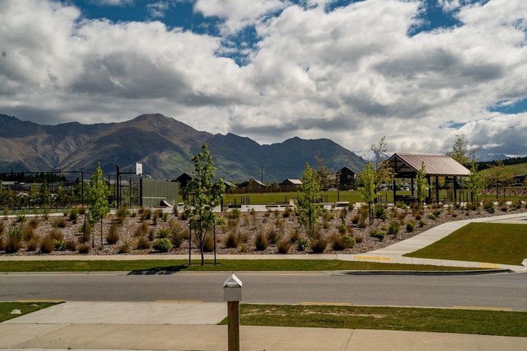 Photo of property in 8 Mount Burke Street, Wanaka, 9305