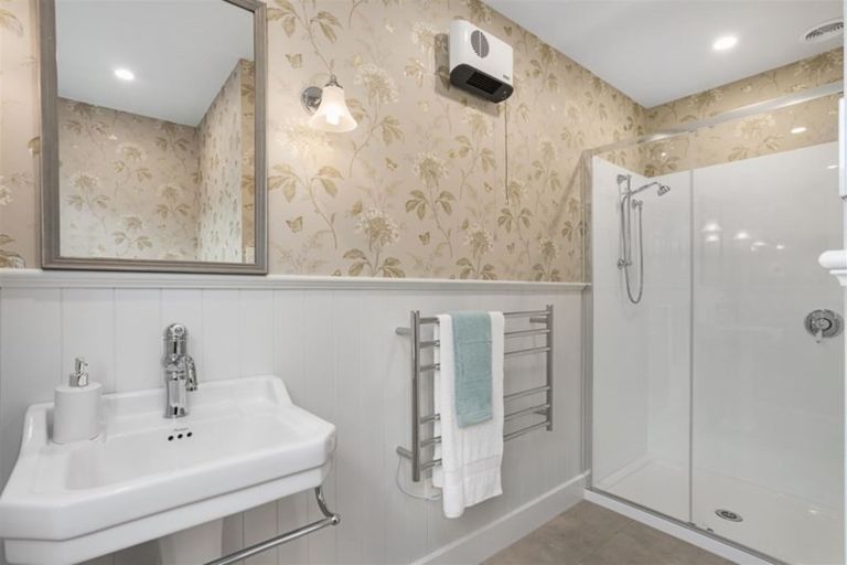 Photo of property in 32 Hawkesbury Avenue, St Albans, Christchurch, 8014