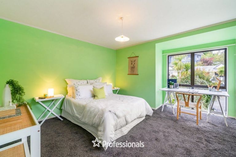 Photo of property in 6 Cassis Place, Crofton Downs, Wellington, 6035