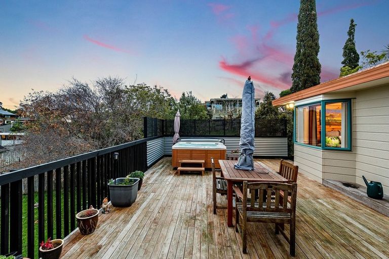 Photo of property in 2/161b Colwill Road, Massey, Auckland, 0614