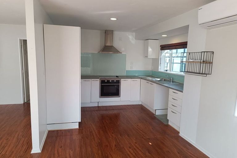 Photo of property in 1 Jay Court, Botany Downs, Auckland, 2010