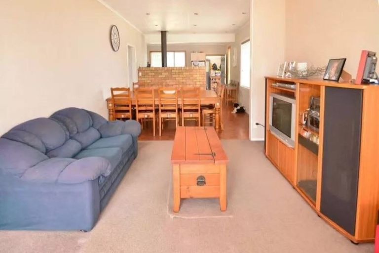 Photo of property in 120 Chamberlain Road, Massey, Auckland, 0614