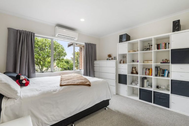 Photo of property in 13 Phoebe Meikle Place, Torbay, Auckland, 0630