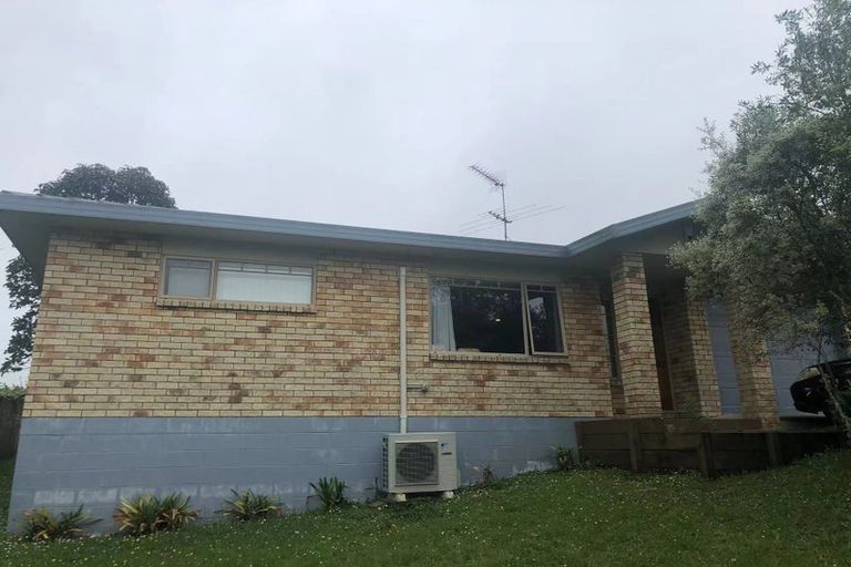 Photo of property in 33 Ginders Drive, Massey, Auckland, 0614