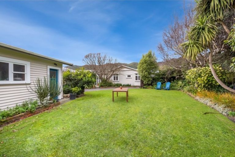 Photo of property in 1 Saint Ronans Avenue, Waterloo, Lower Hutt, 5011
