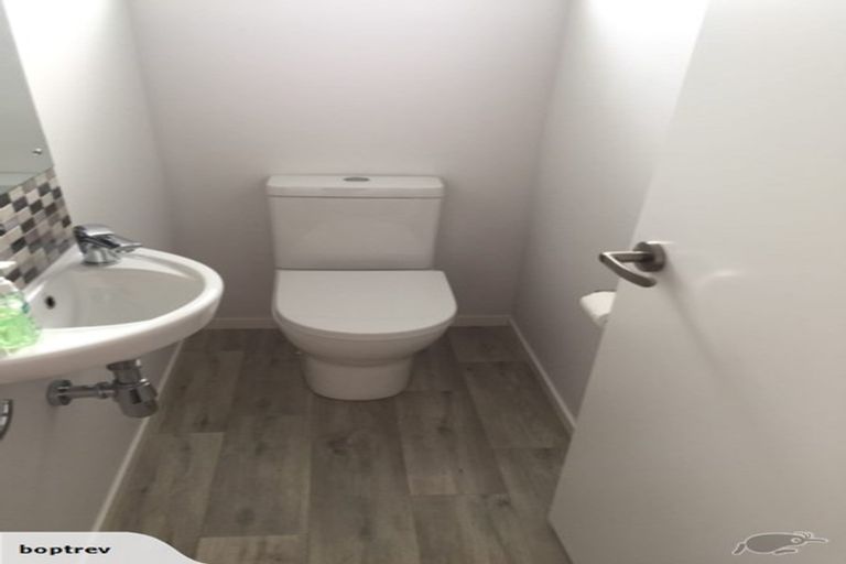 Photo of property in 94 Stanley Road, Glenfield, Auckland, 0629