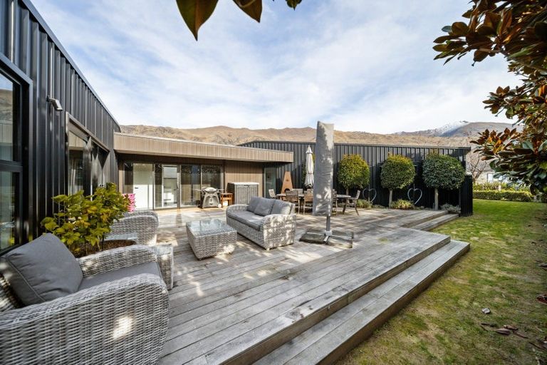 Photo of property in 13 Eden Close, Wanaka, 9305