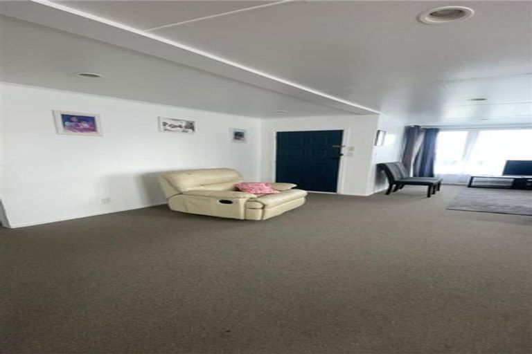 Photo of property in 34 Beauzami Crescent, Ascot Park, Porirua, 5024