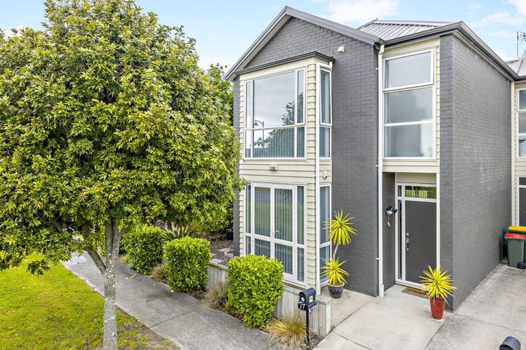 Photo of property in 37 Popokatea Drive, Takanini, 2112
