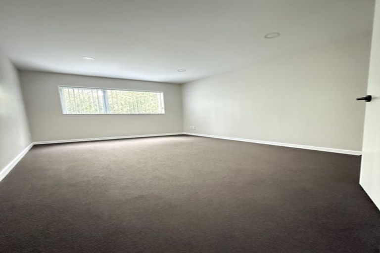 Photo of property in 4 Kearney Place, Massey, Auckland, 0614