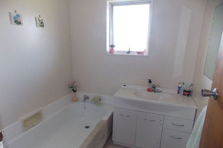 Photo of property in 122 Benmore Avenue, Cloverlea, Palmerston North, 4412