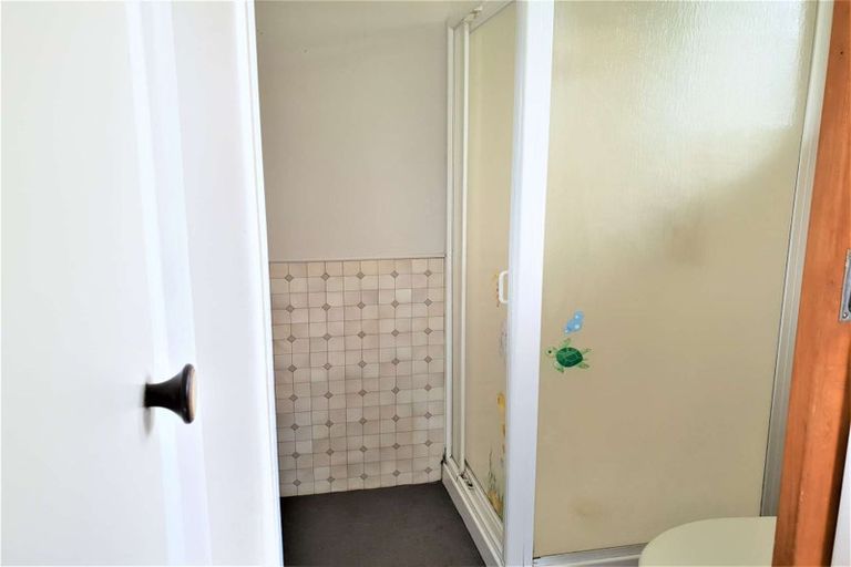 Photo of property in 2/4 Kaumatua Place, Te Atatu Peninsula, Auckland, 0610