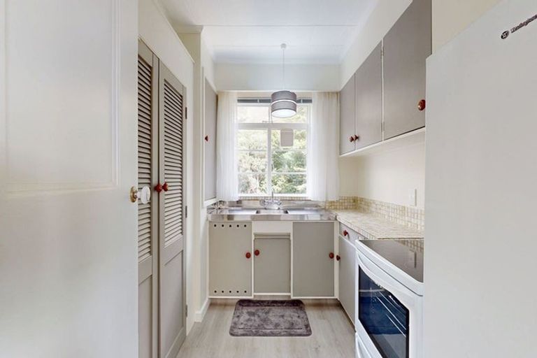 Photo of property in Wharenui Apartments, 274 Oriental Parade, Oriental Bay, Wellington, 6011