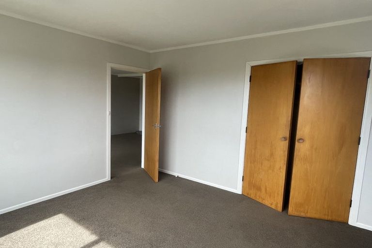 Photo of property in 65a Horokiwi Road West, Newlands, Wellington, 6037