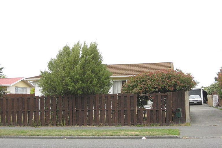 Photo of property in 1/11 Queenspark Drive, Parklands, Christchurch, 8083