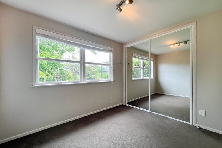 Photo of property in 15 Montana Avenue, Murrays Bay, Auckland, 0630