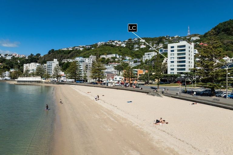 Photo of property in Broadwater Apartments, 214 Oriental Parade, Oriental Bay, Wellington, 6011