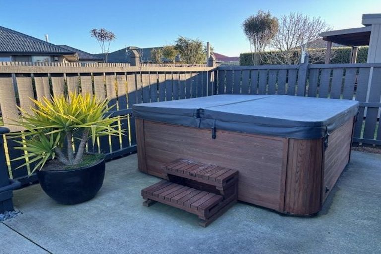 Photo of property in 12 Masham Road, Broomfield, Christchurch, 8042