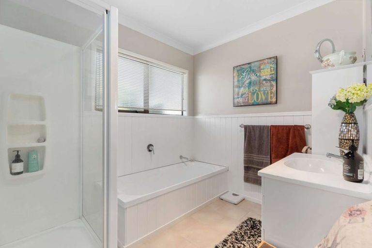 Photo of property in 12 Rangiwhea Road, Waiuku, 2123