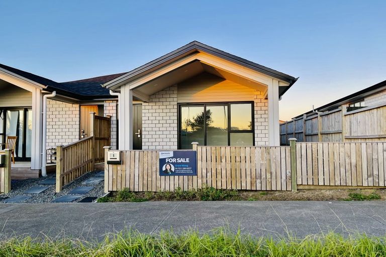 Photo of property in 6 Rorotu Avenue, Karaka, Papakura, 2113