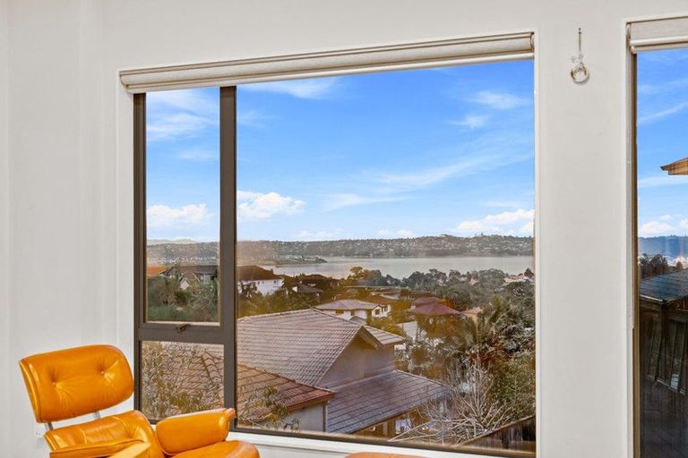 Photo of property in 26a Bernleigh Terrace, West Harbour, Auckland, 0618