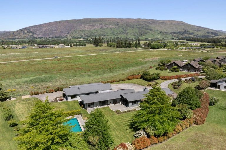 Photo of property in 5 Ironview Lane, Wanaka, 9382
