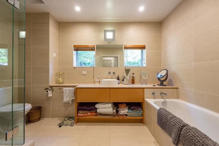 Photo of property in Mitika Apartments, 3/254 Oriental Parade, Oriental Bay, Wellington, 6011