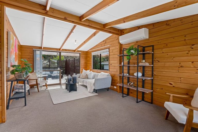 Photo of property in 5 Elizabeth Drive, West Harbour, Auckland, 0618