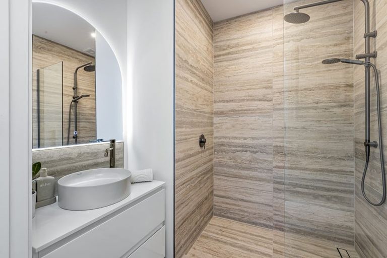 Photo of property in 2/26 Salem Place, Torbay, Auckland, 0630
