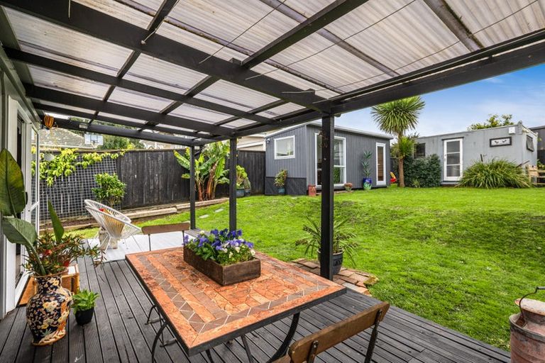 Photo of property in 2/23 Miller Road, Mangere Bridge, Auckland, 2022