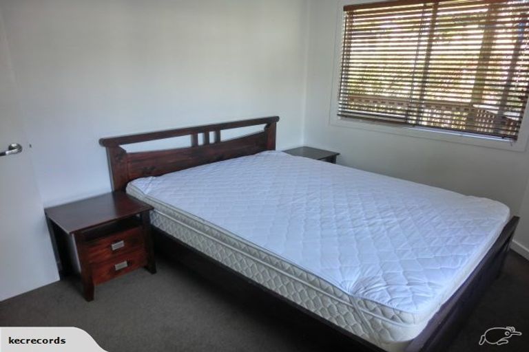 Photo of property in 4 Hogans Road, Glenfield, Auckland, 0629