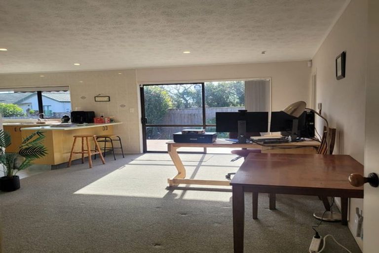 Photo of property in 27 Septimus Place, Henderson, Auckland, 0612