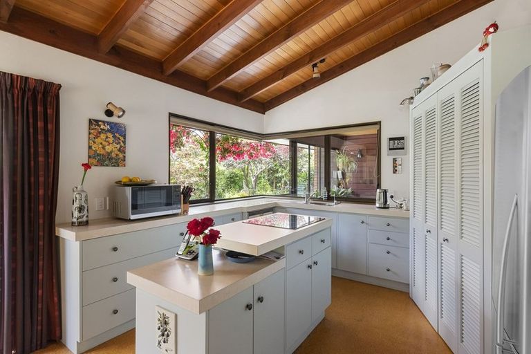 Photo of property in 1 Manu Grove, Waikanae, 5036