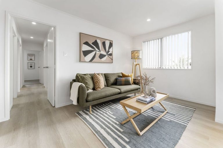 Photo of property in 8 Halloran Place, Massey, Auckland, 0614