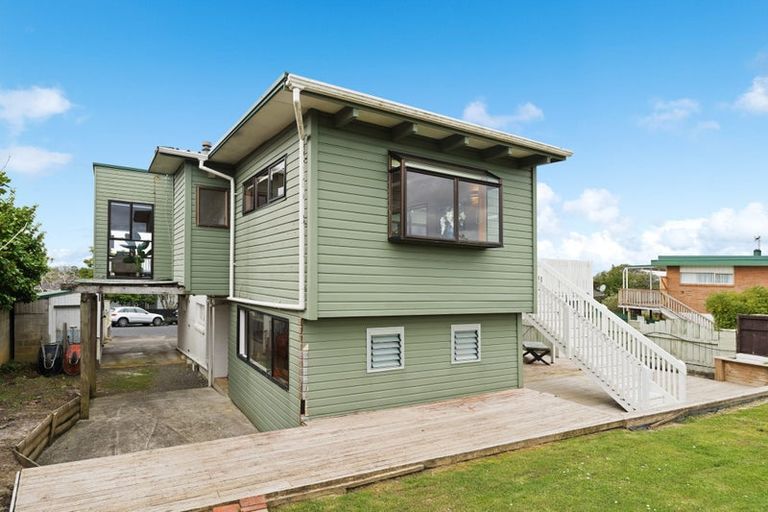 Photo of property in 42 Spence Road, Henderson, Auckland, 0612