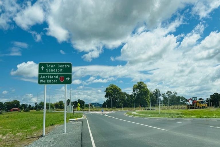 Photo of property in 1 Awanui Crescent, Matakana, 0985