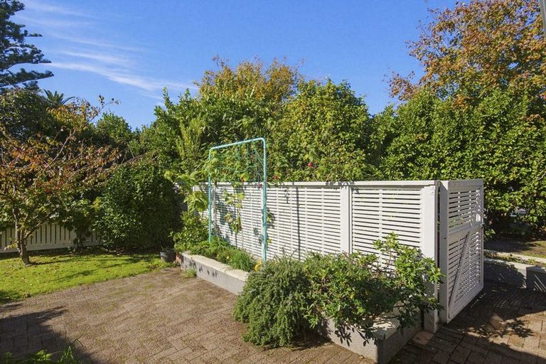 Photo of property in 1 Maple Lane, Waikanae, 5036