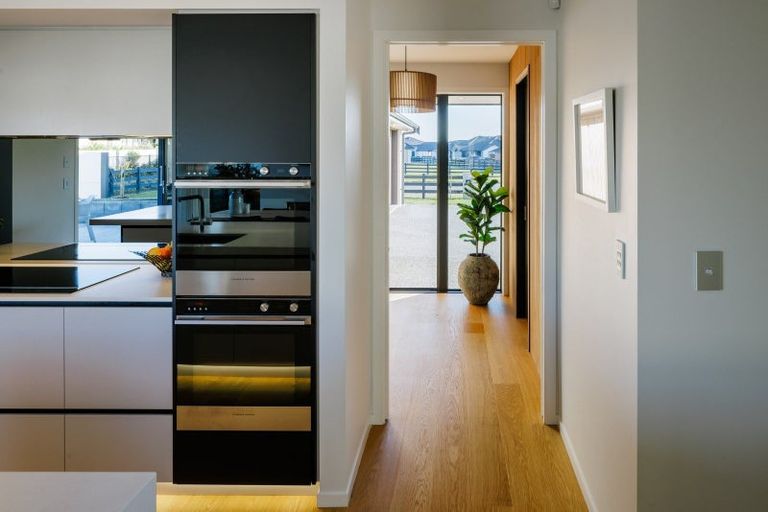 Photo of property in 10 Moemoea Place, Cambridge, 3434