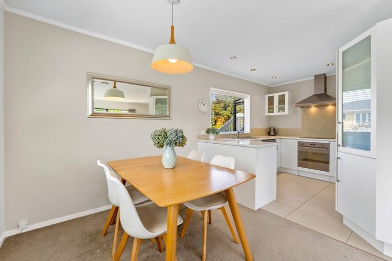 Photo of property in 2/13 Heather Place, Sunnynook, Auckland, 0620