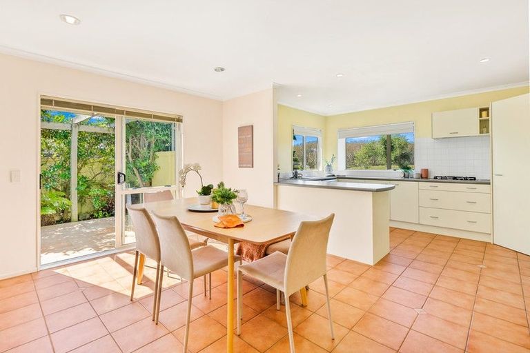 Photo of property in 11 Avion Terrace, Raumati Beach, Paraparaumu, 5032