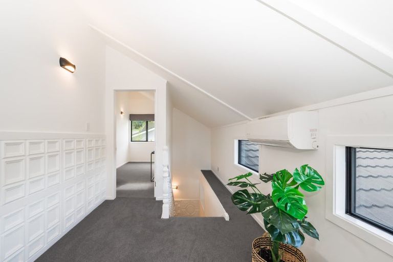 Photo of property in 10 Kakariki Grove, Waikanae, 5036