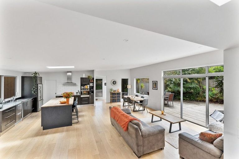 Photo of property in 37a Donnelly Street, Oakura, 4314