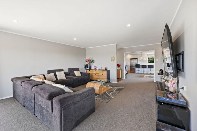 Photo of property in 54 Chorley Avenue, Massey, Auckland, 0614