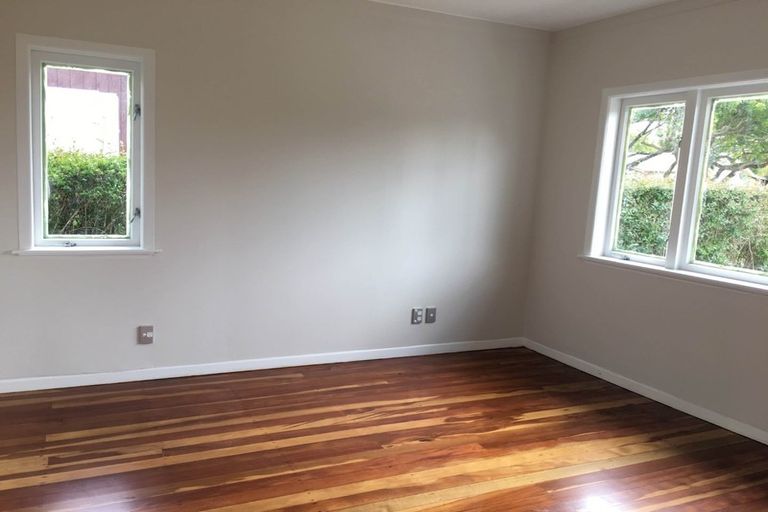 Photo of property in 50 Fruitvale Road, New Lynn, Auckland, 0600