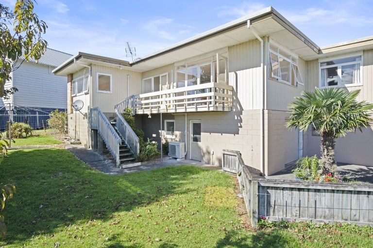 Photo of property in 2/17 Kent Street, Waiuku, 2123