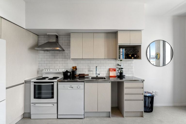 Photo of property in 33 Karo Drive, Te Aro, Wellington, 6011