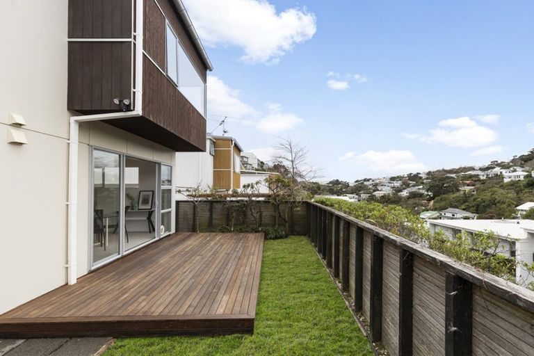 Photo of property in 39 Tiketike Way, Brooklyn, Wellington, 6021