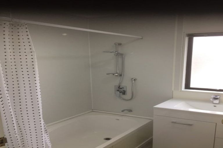 Photo of property in 2/54 Gloria Avenue, Te Atatu Peninsula, Auckland, 0610