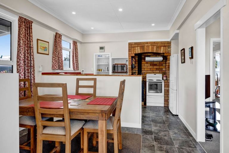 Photo of property in 124 Weraroa Road, Waverley, 4510